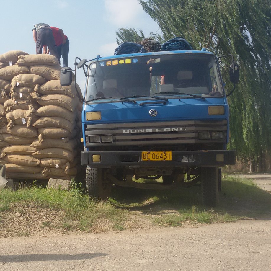 惊险！这辆陕汽HD差点就追尾了！