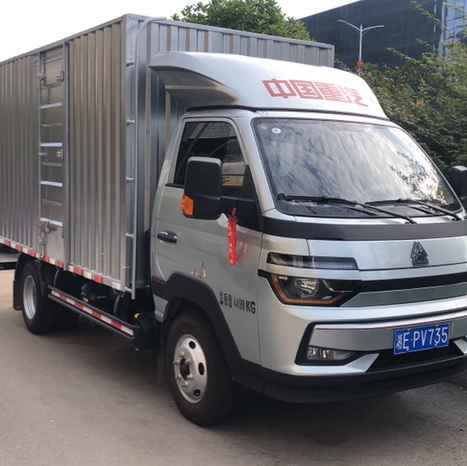 中国重汽HOWO 小将 122马力 4X2 3.95米单排厢式小卡(ZZ5047XXYC3111F142)